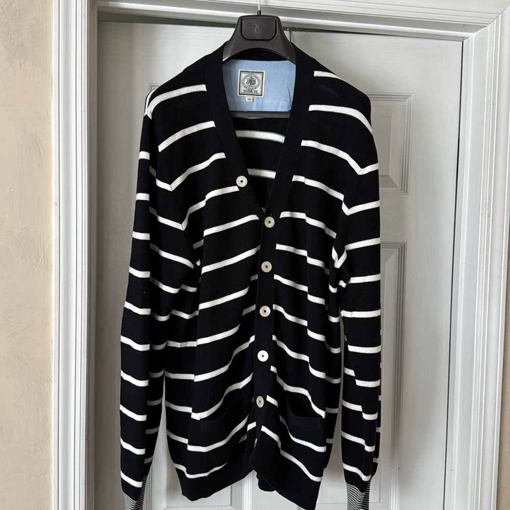 Button down cardigan sweater. Two front pockets. 100% cotton.